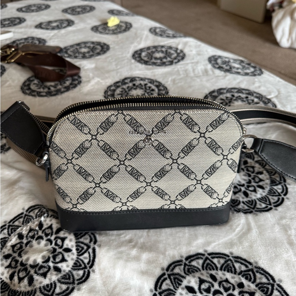 MICHAEL Michael Kors Black and Gray Crossbody Bag